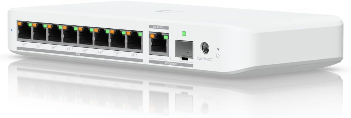 يوبيكويتي يوني فاي USW-Flex-2.5G-8-PoE محول شبكي مُدار بـ 8 منافذ 2.5 جيجابت إيثرنت مع PoE++، منفذ رفع مشترك بسرعة 10 جيجابت، طاقة PoE عالية